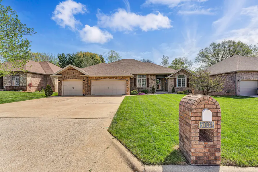 5034 S Burrows Avenue, Springfield, MO 65810 - #2