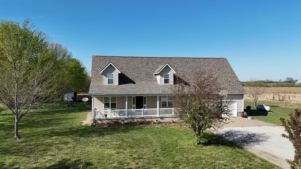 2481 Thorn Road, Golden City, MO 64748