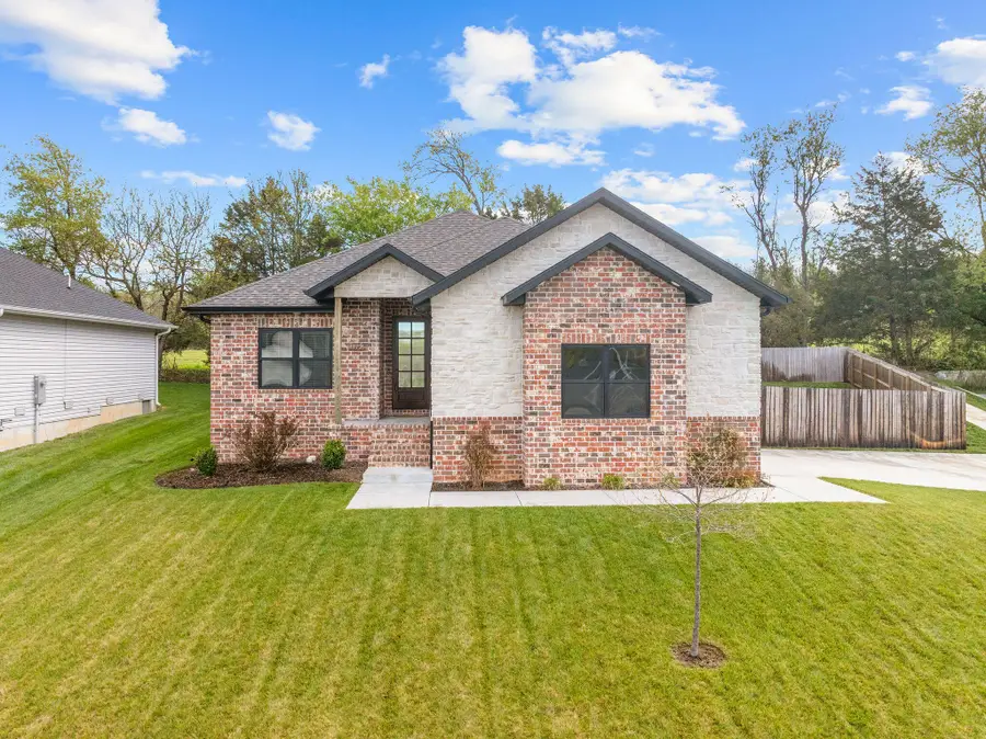 1112 S Brooks Avenue, Ozark, MO 65721 - #2