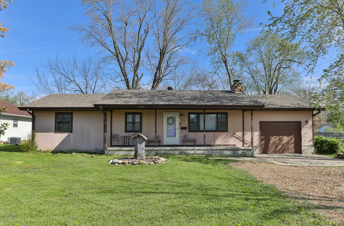 701 E Jackson Street, Marshfield, MO 65706 - #1