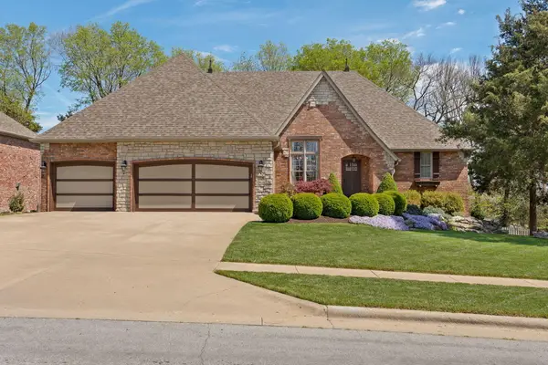 3003 W Cedarbluff Drive, Springfield, MO 65810