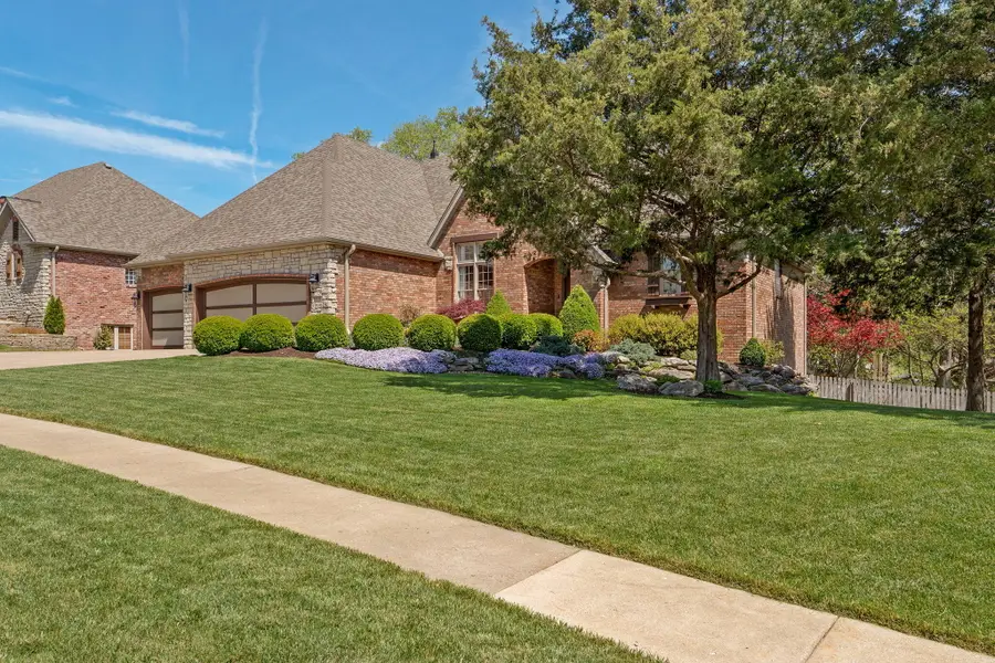 3003 W Cedarbluff Drive, Springfield, MO 65810 - #2