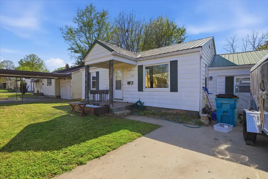 1725 N Weller Avenue, Springfield, MO 65803 - #3