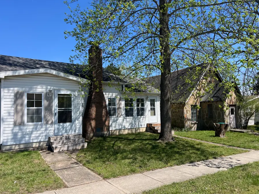 418 W Commercial Street, Mansfield, MO 65704 - #2