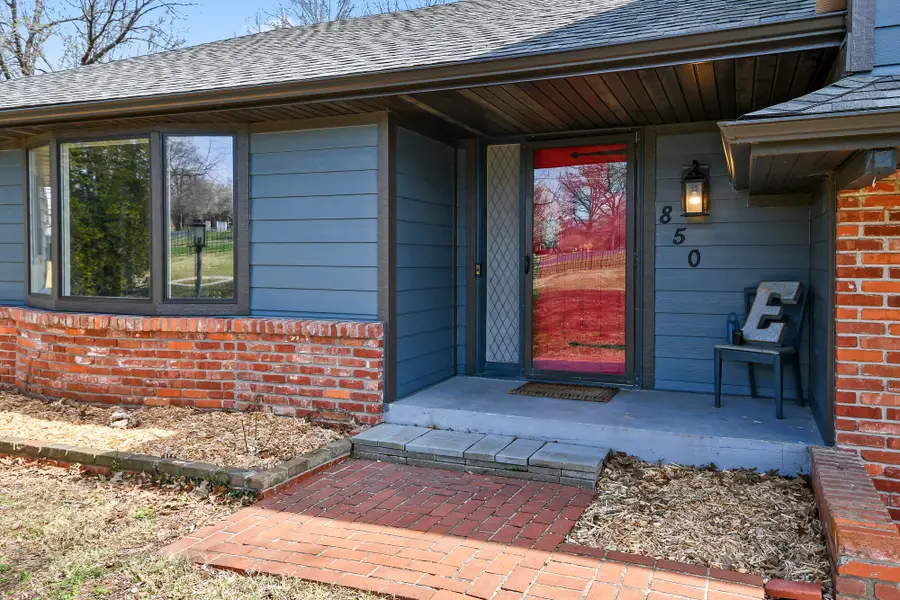 850 S Mumford Drive, Springfield, MO 65809 - #2