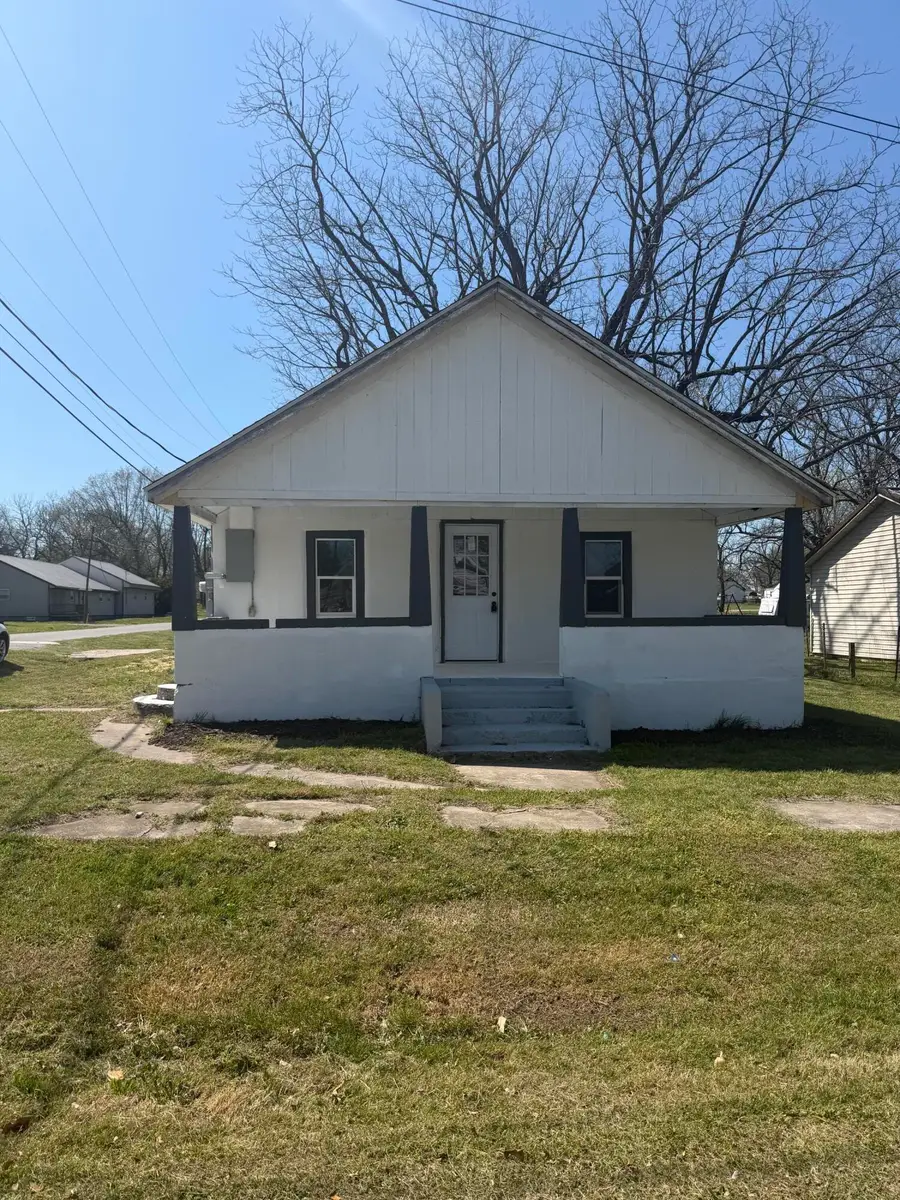 733 S Griffith Avenue, Aurora, MO 65605 - #3