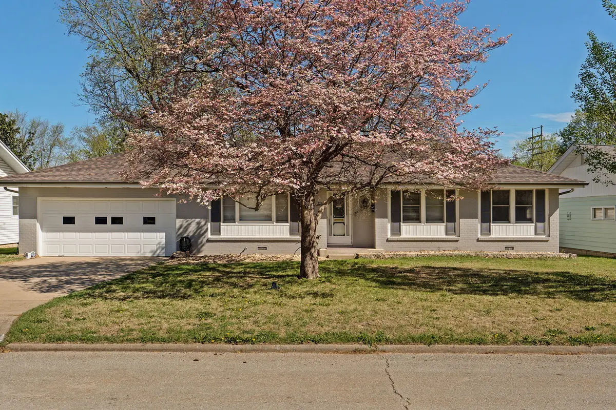 1249 E Edgewood Street, Springfield, MO 65804 - #1