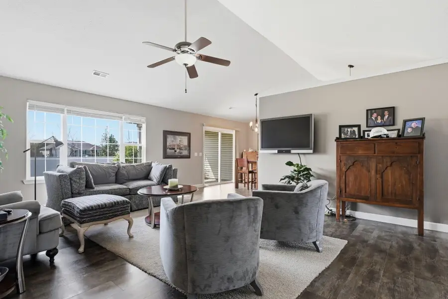 770 E Parkview Street, Bolivar, MO 65613 - #2