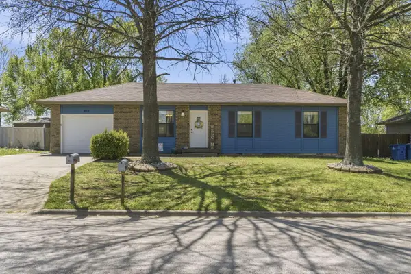 802 E Dyann Drive, Nixa, MO 65714