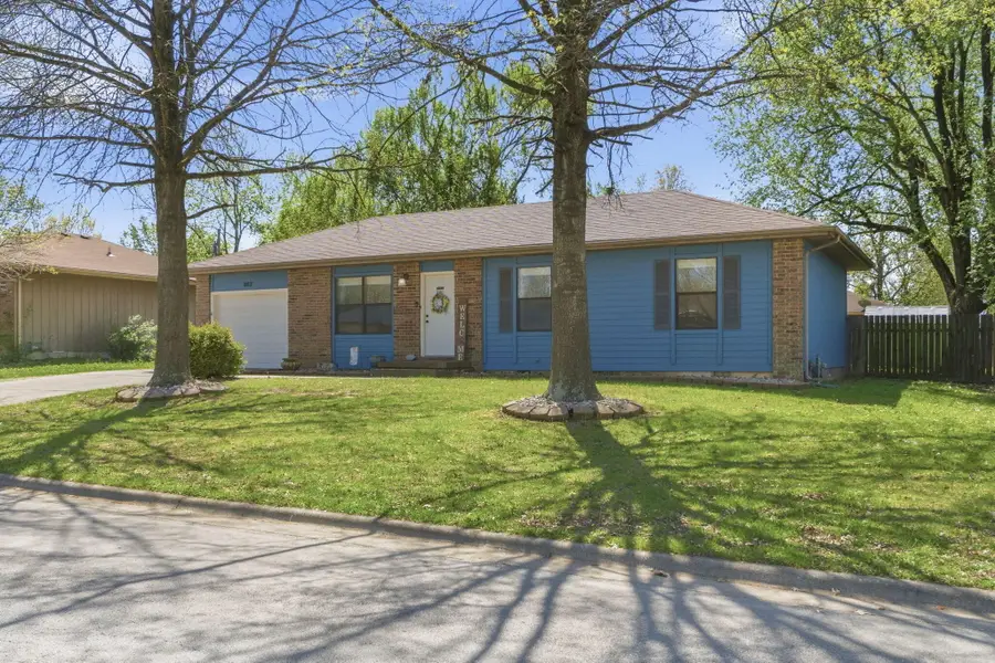 802 E Dyann Drive, Nixa, MO 65714 - #2