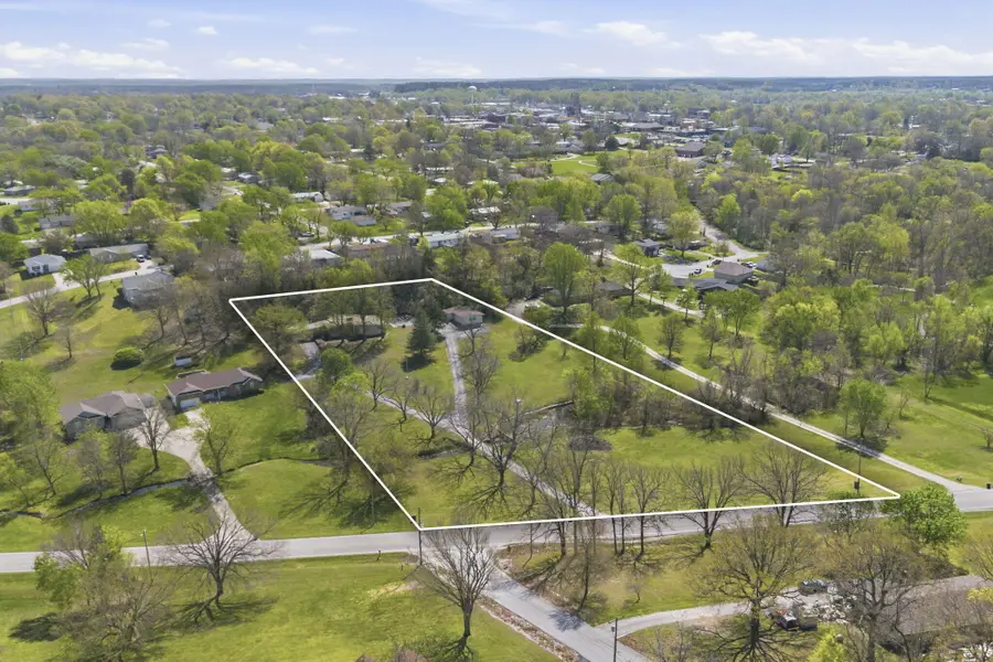 702 W Hubble Drive, Marshfield, MO 65706 - #3