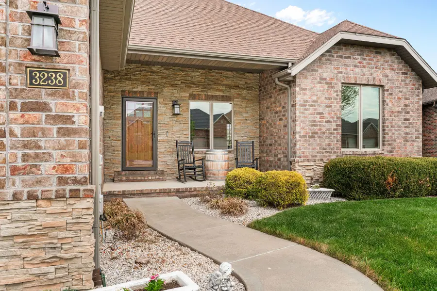 3238 S Juniper Avenue, Springfield, MO 65804 - #3