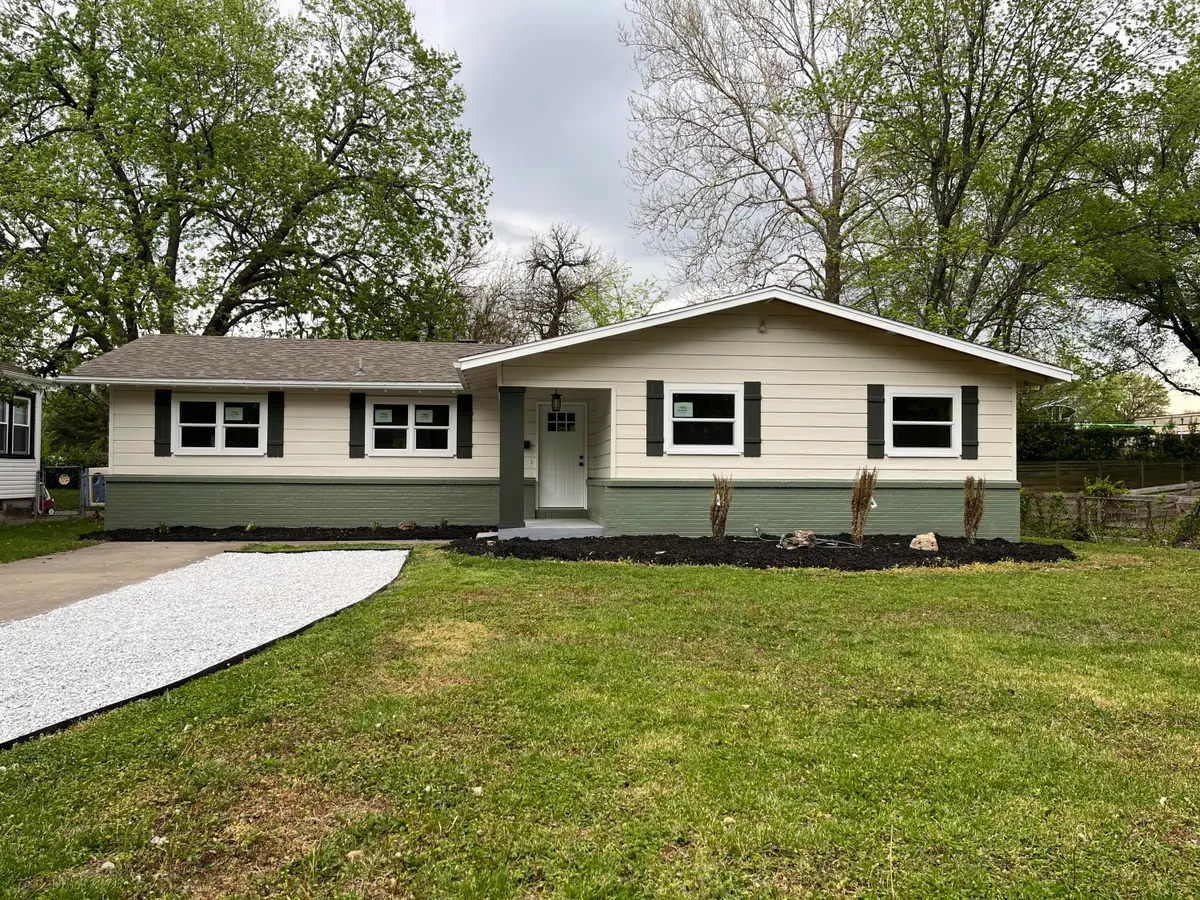 1428 S Pickwick Avenue, Springfield, MO 65804 - #1