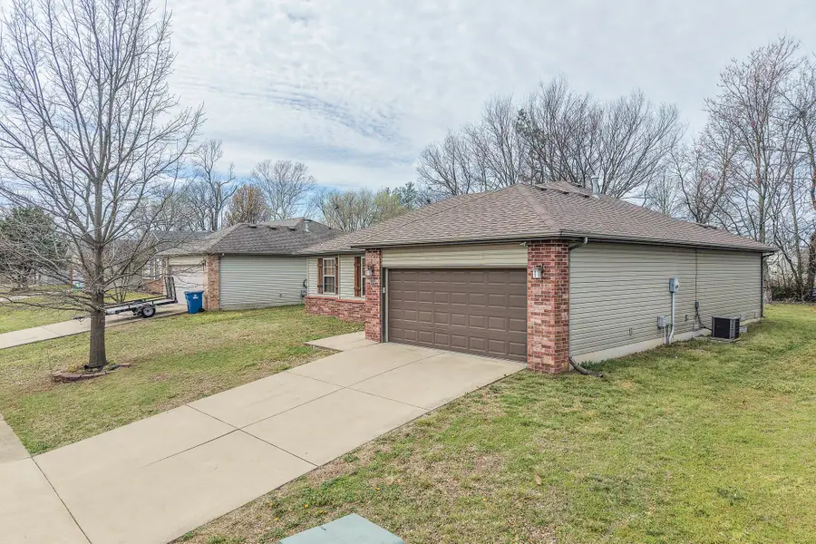 505 S Casa Grande Avenue, Springfield, MO 65802 - #3