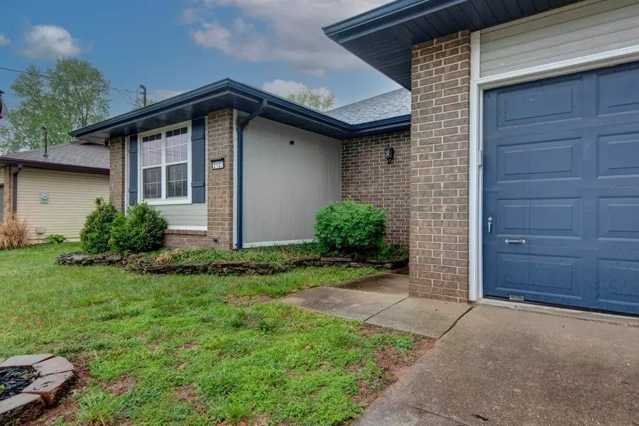 2127 S Golden Avenue, Springfield, MO 65807 - #2