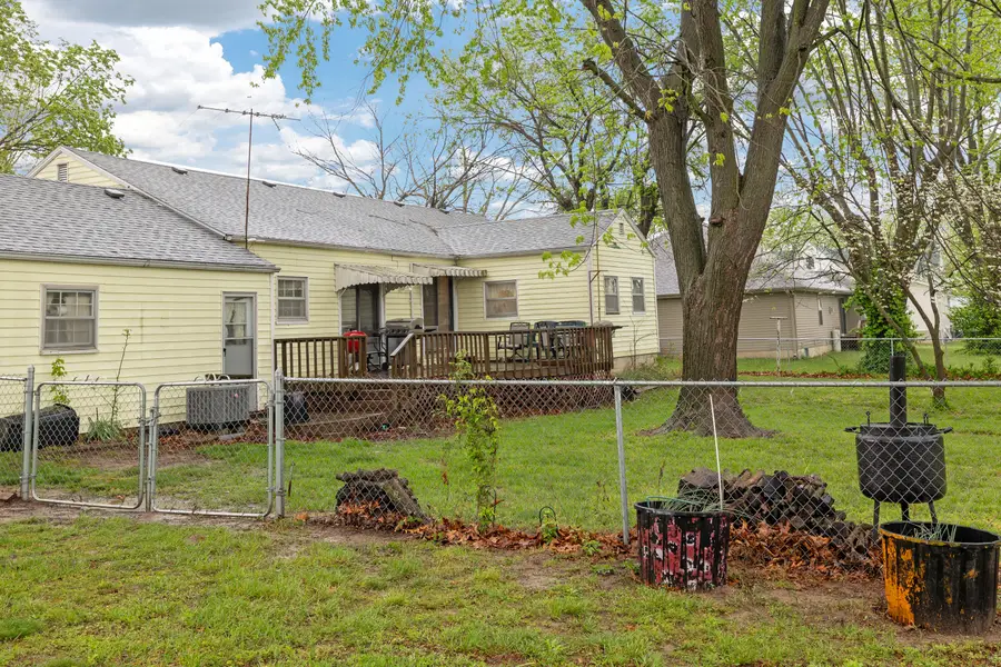 1330 E Division Street, Bolivar, MO 65613 - #2