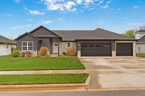 833 W Charlotte Street, Republic, MO 65738