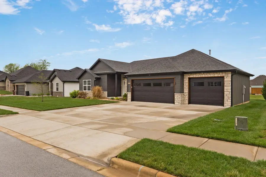 833 W Charlotte Street, Republic, MO 65738 - #3