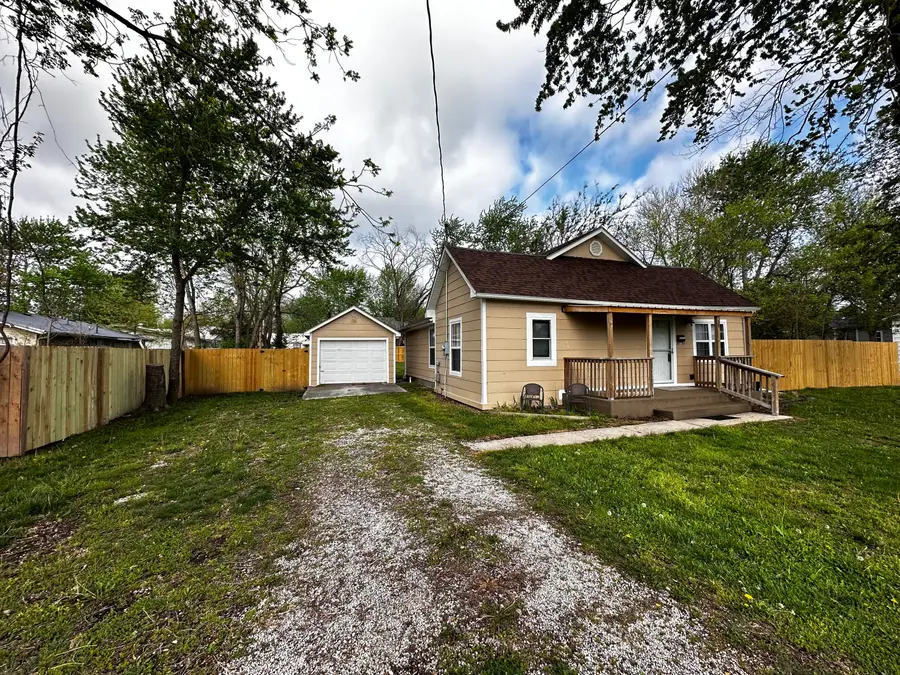 529 S Clay Street, Marshfield, MO 65706 - #3