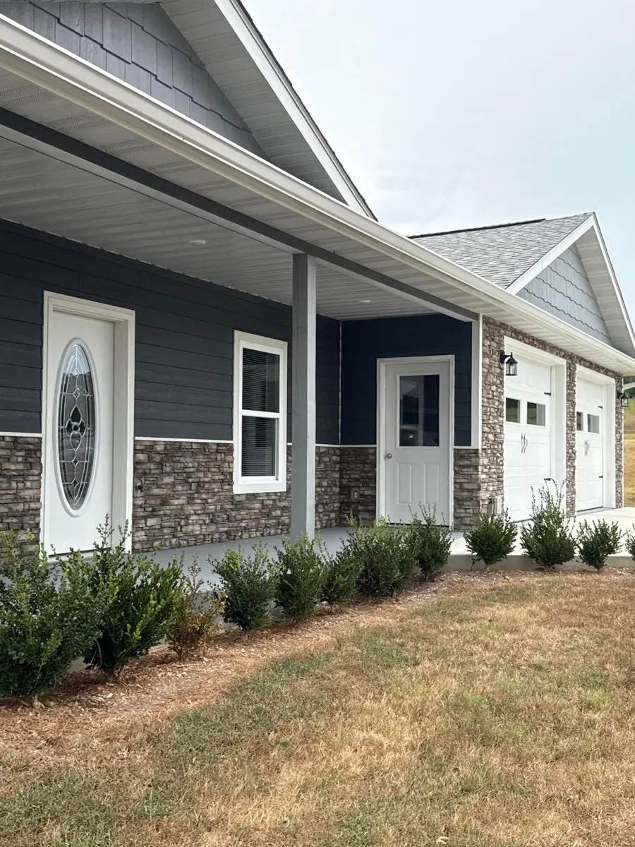 631 Spring Valley Drive, Mammoth Spring, AR 72554 - #2