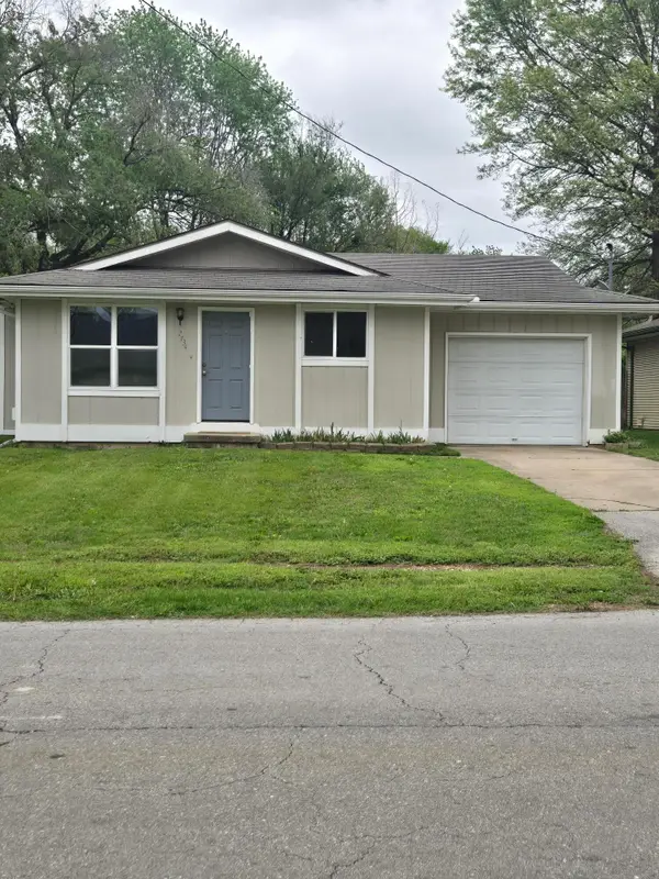 2734 N Summit Avenue, Springfield, MO 65803
