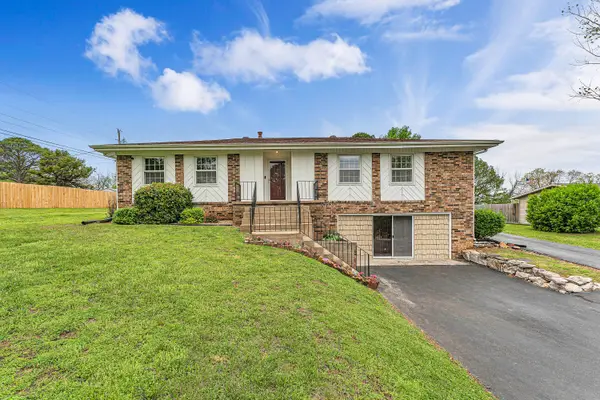 143 Park Boulevard W, Ozark, MO 65721