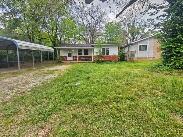 2939 W Grand Street, Springfield, MO 65802