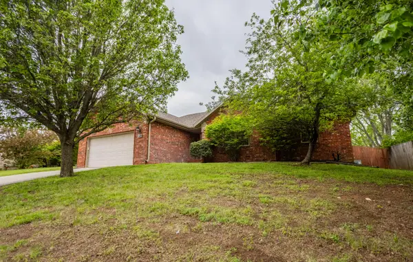 587 S Canterbury Lane, Nixa, MO 65714