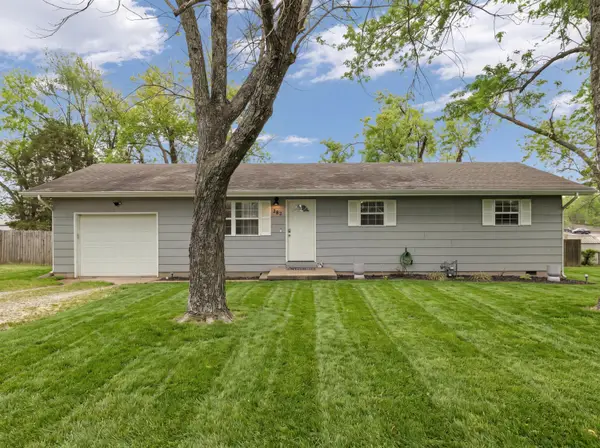 302 S Delaware Street, Nixa, MO 65714