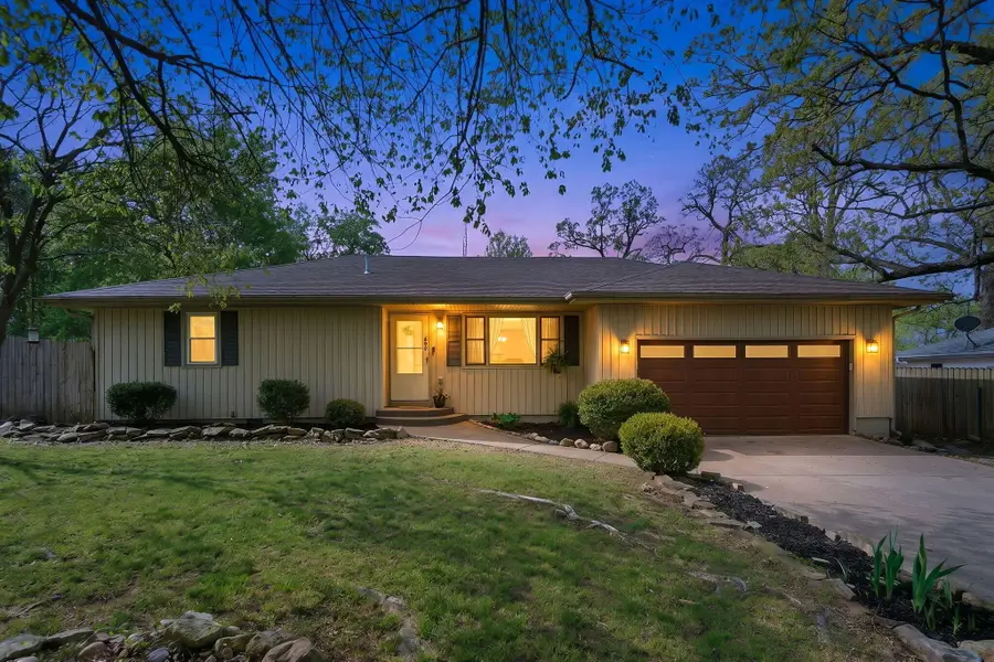 208 W Maple Street, Nixa, MO 65714 - #2