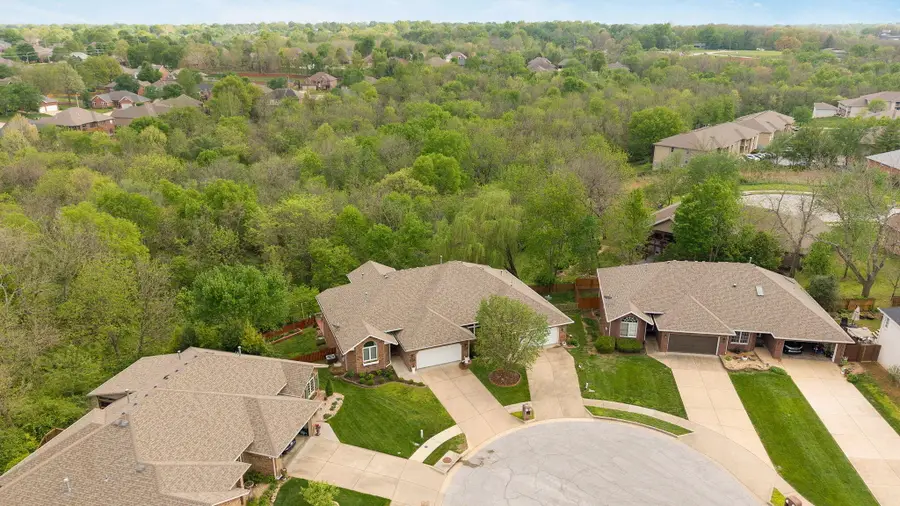 378 E Degraffenreid Street, Springfield, MO 65810 - #2