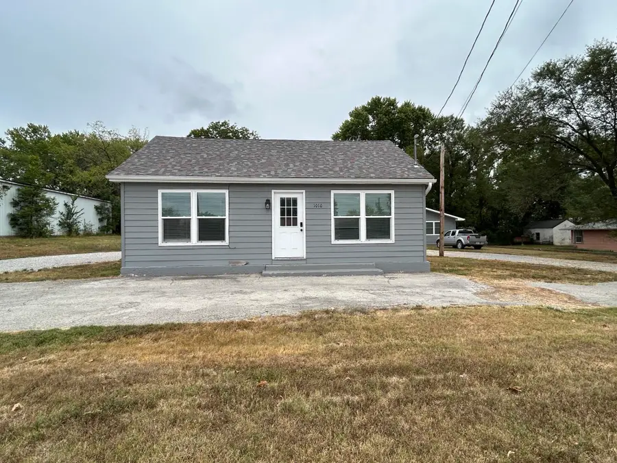 1010 N Jefferson Street, Ava, MO 65608 - #2