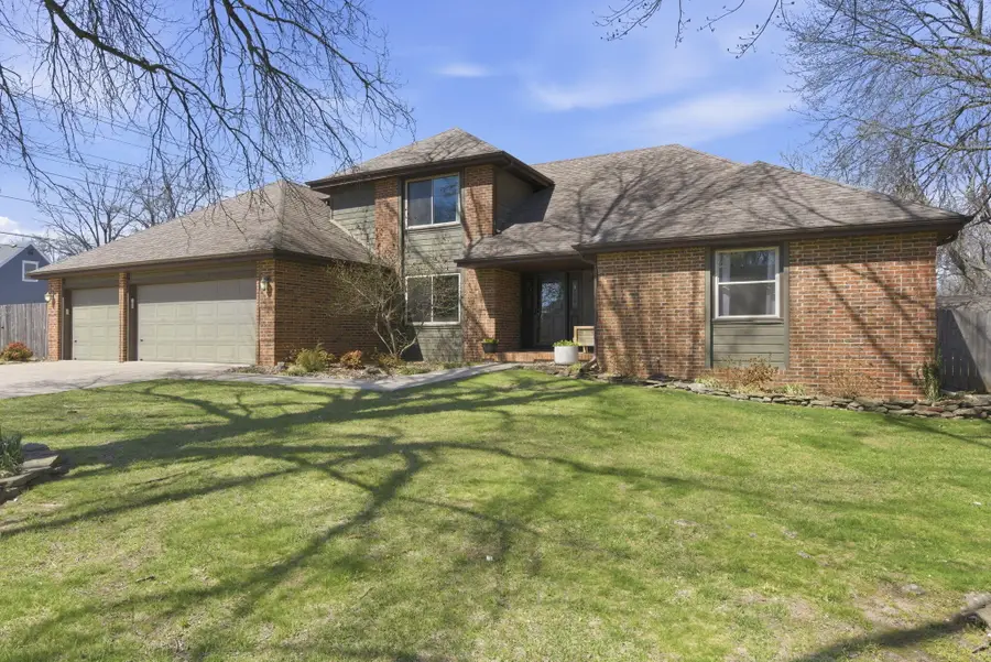 1811 E Vincent Drive, Springfield, MO 65804 - #2