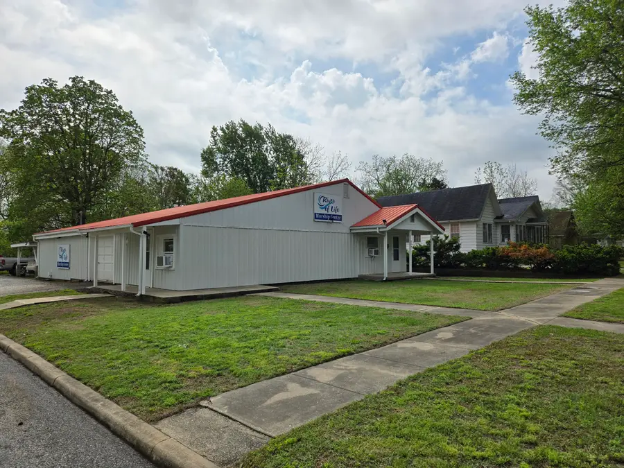 802 S Oak Avenue, Aurora, MO 65605 - #3