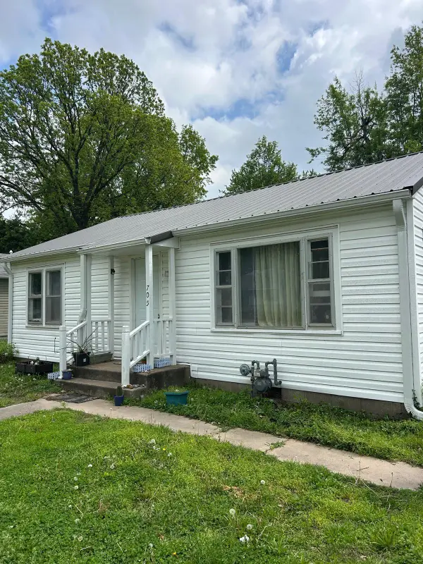 705 E 17th Street, Lamar, MO 64759