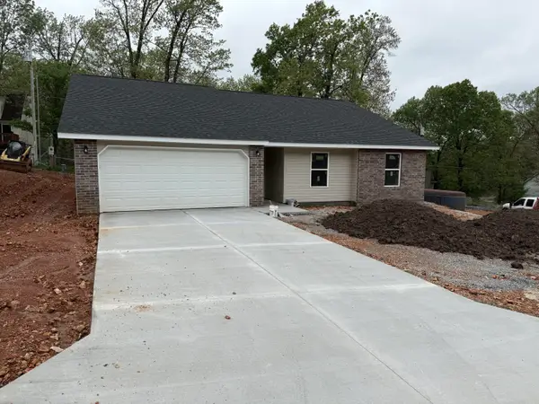 2004 Sally Ann Avenue, Neosho, MO 64850