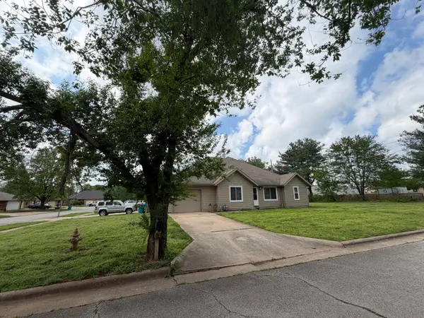 903 W Raynell & 3041 S Pinehurst, Springfield, MO 65807