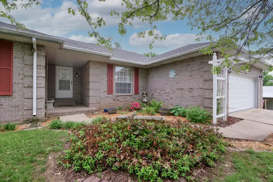 706 N 38 Street, Nixa, MO 65714 - #3