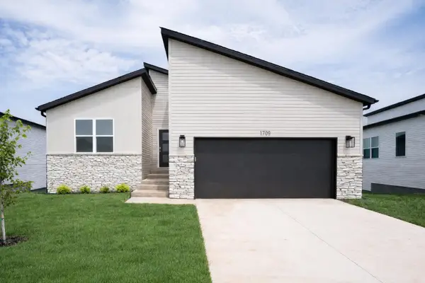 1722 N Hawthorne Place, Brookline, MO 65619