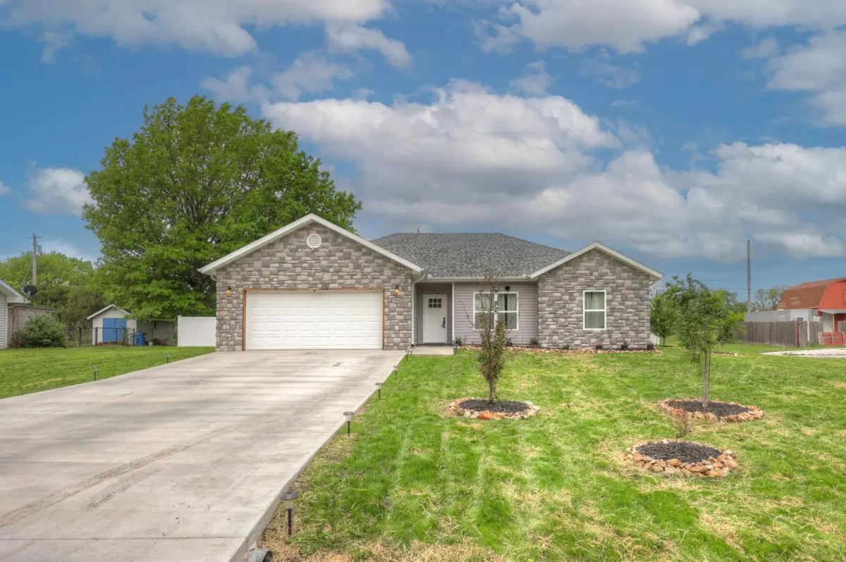 1925 Wynwood Drive, Carthage, MO 64836 - #1