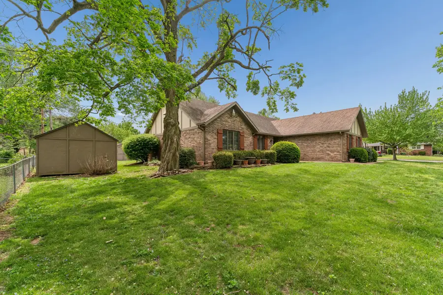 4018 W Dover Street, Springfield, MO 65802 - #2