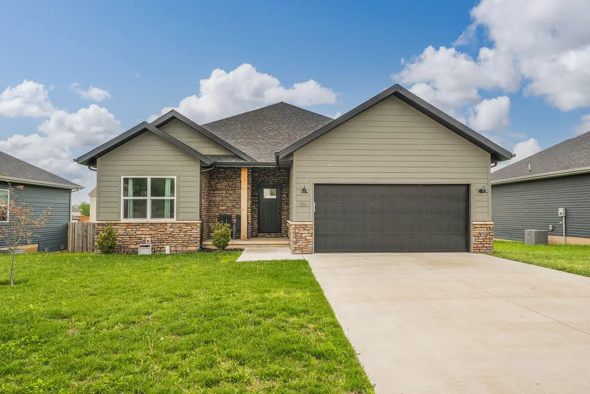 1286 S Birch Avenue, Springfield, MO 65802 - #1