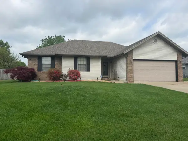 579 S Bradford Avenue, Nixa, MO 65714
