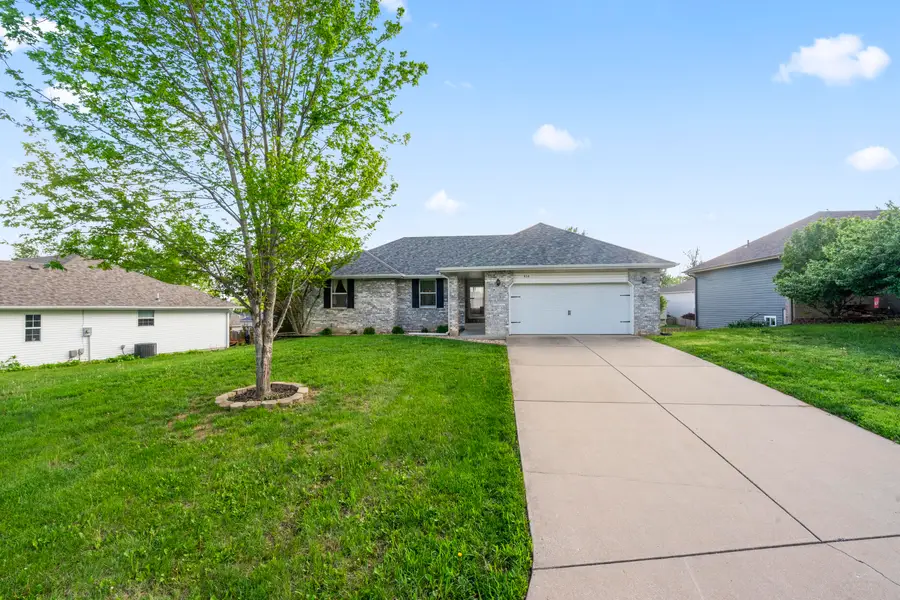 414 W Chestnut Road, Nixa, MO 65714 - #3