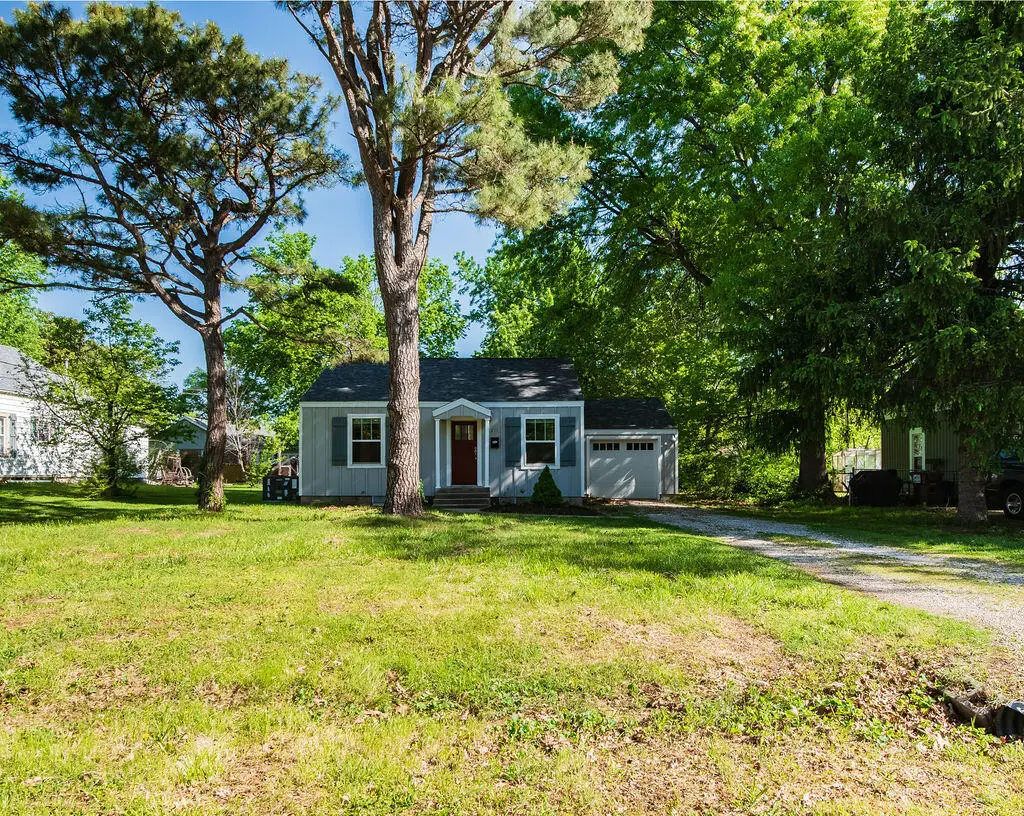 211 E Mill Street, Republic, MO 65738 - #1