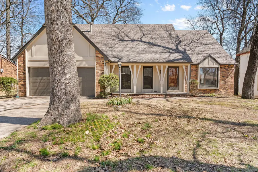 2104 S Hillcrest Avenue, Springfield, MO 65807 - #2