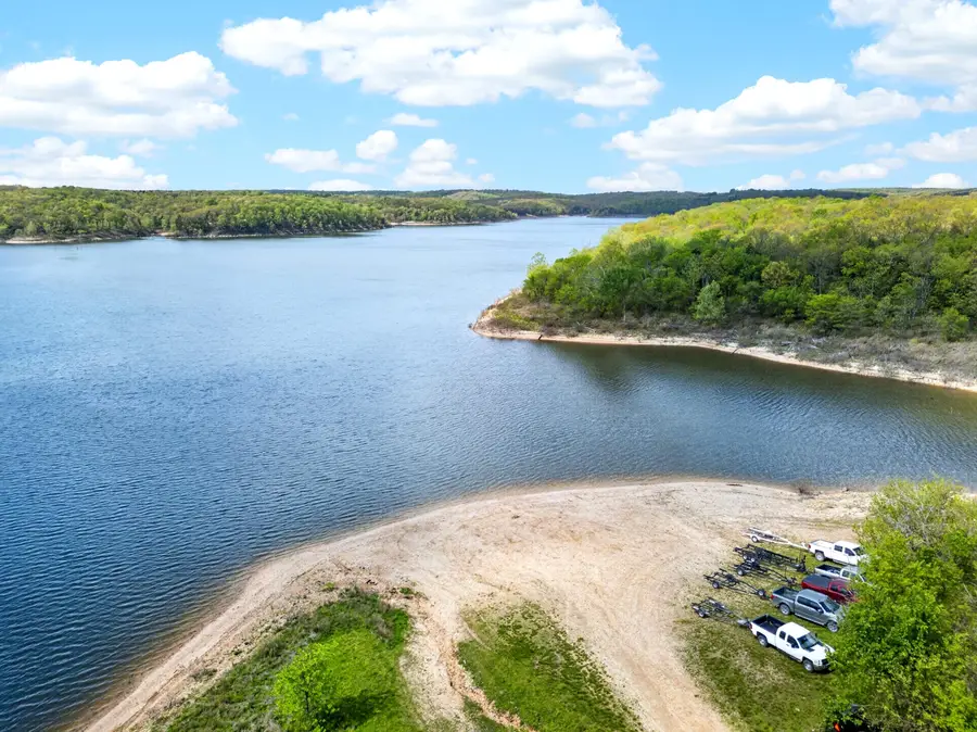 000 Crabtree Avenue, Warsaw, MO 65355 - #2