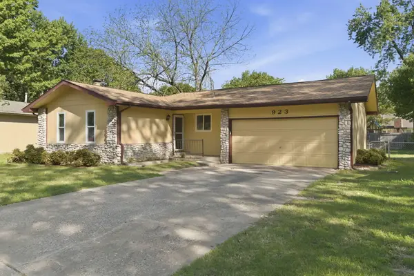 923 E Guinevere Street, Springfield, MO 65807