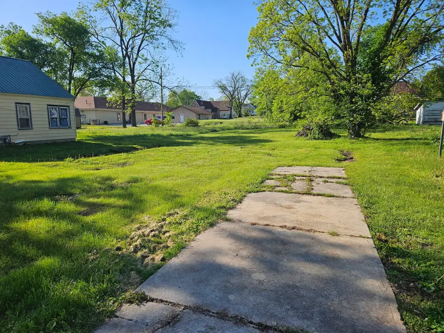 332 E 4th Street, Mountain Grove, MO 65711 - #3