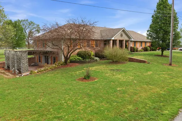 1229 E 425th Road, Bolivar, MO 65613